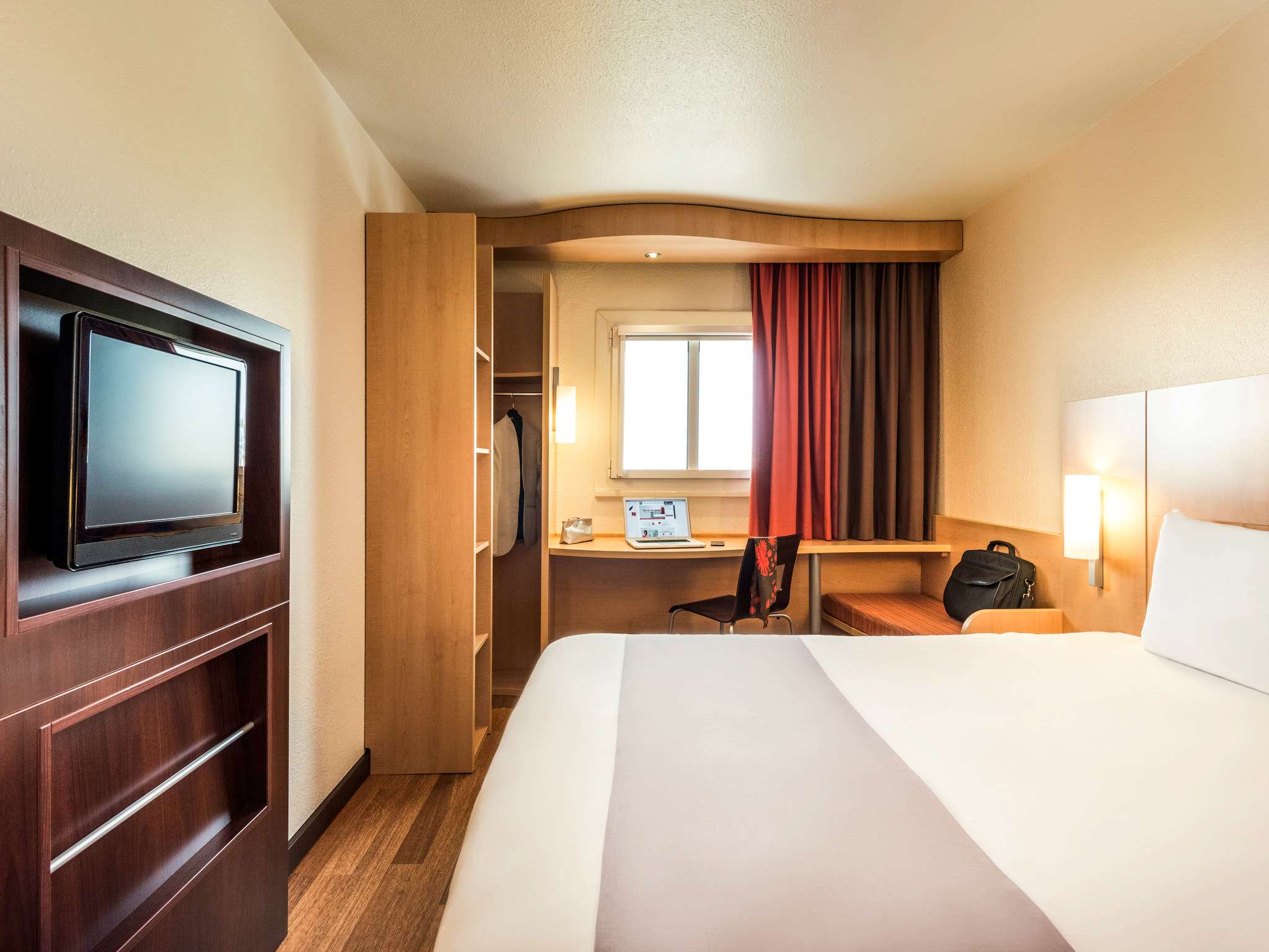 hotel paris ibis montmartre
