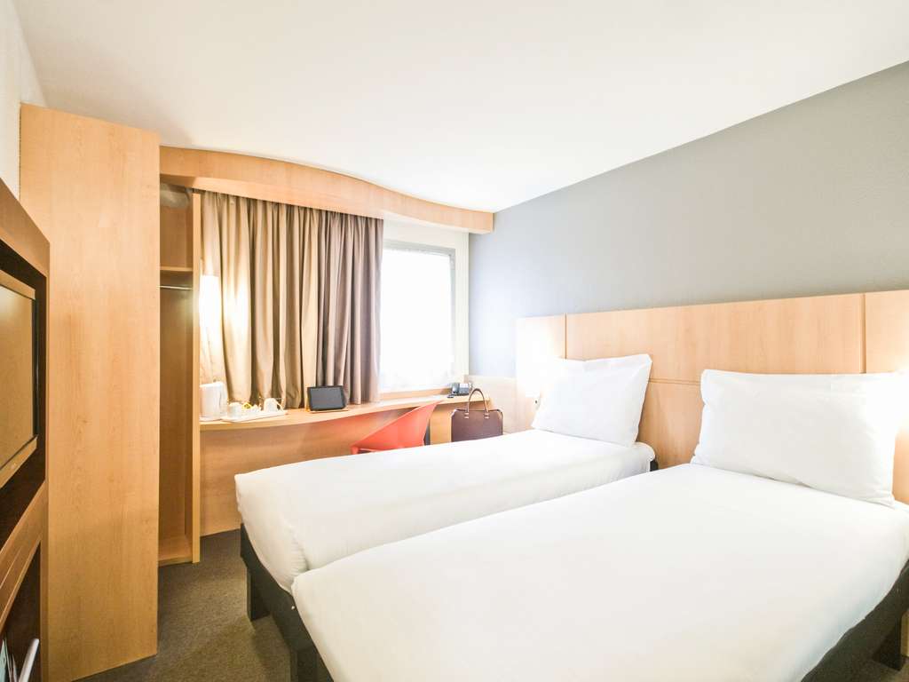 Ibis London Heathrow Airport Comfortable Hotel in London