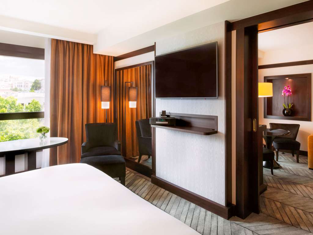 Sofitel Superior Room 1 King Size Bed