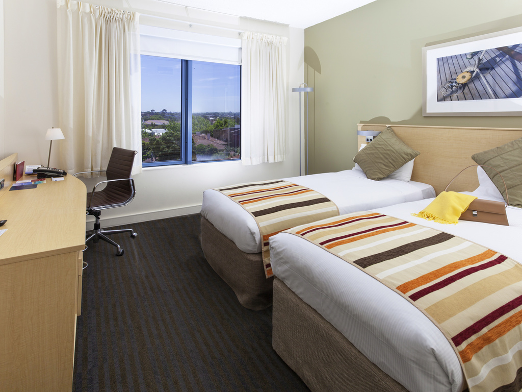Hotel st kilda novotel melbourne st kilda Ingerichte kamers plafond