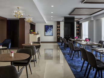 EXECUTIVE LOUNGE