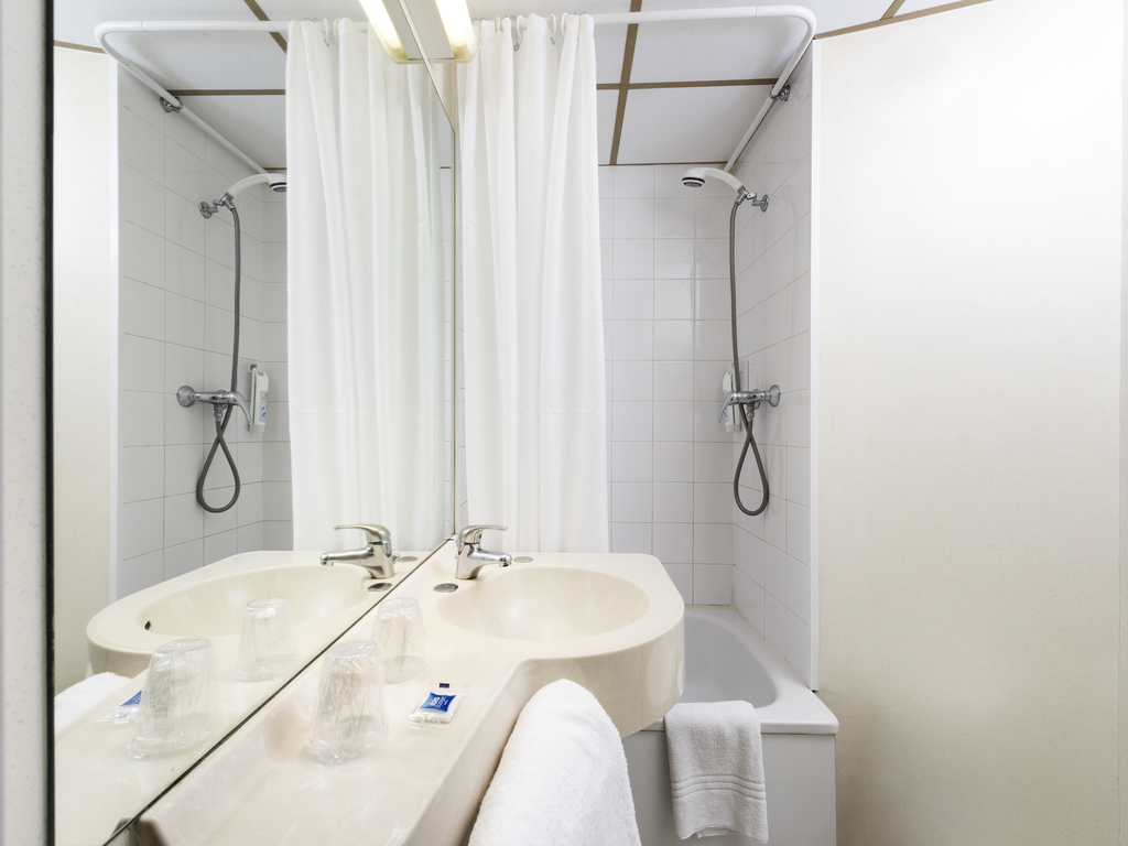 Cheap hotel NICE ibis budget Nice Aéroport Promenade des Anglais Cheap hotel NICE ibis budget Nice Aéroport Promenade des Anglais