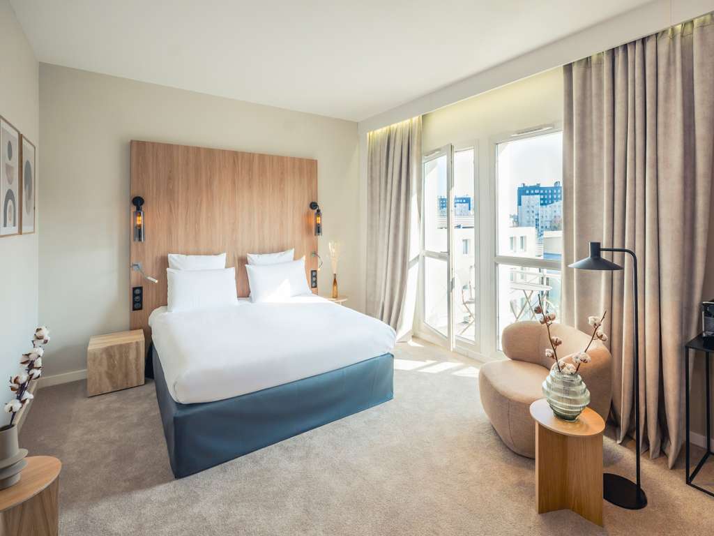 Hotel in troyes hotel mercure troyes centre Ingerichte kamers plafond