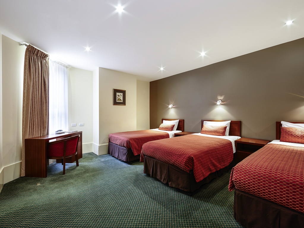 Hotel in melbourne ibis styles melbourne the victoria hotel Ingerichte kamers plafond