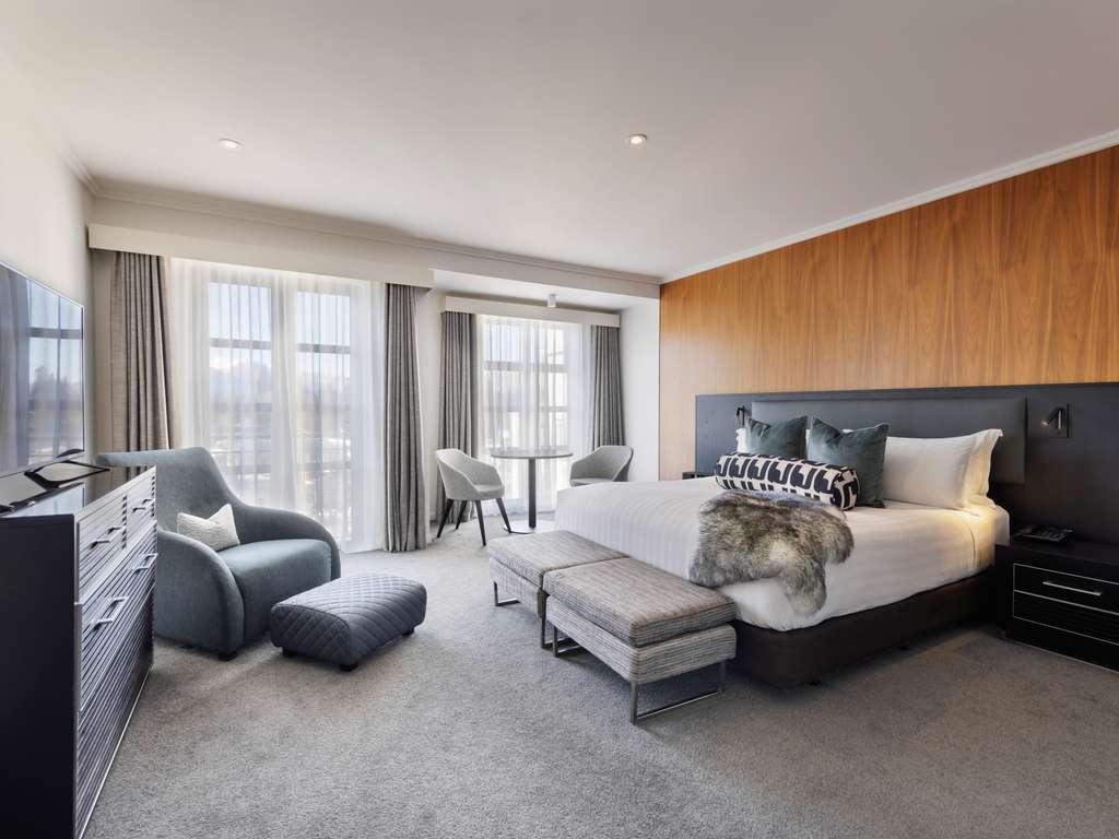 Hotel de luxe queenstown – sofitel queenstown hotel and spa
