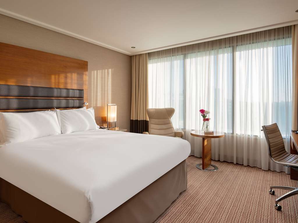 Sofitel Swoop Into Sofitel London Heathrow An Award Winning Airport Hotel That Combines Luxurious Comfort With A Convenient Location In The Worlds Busiest