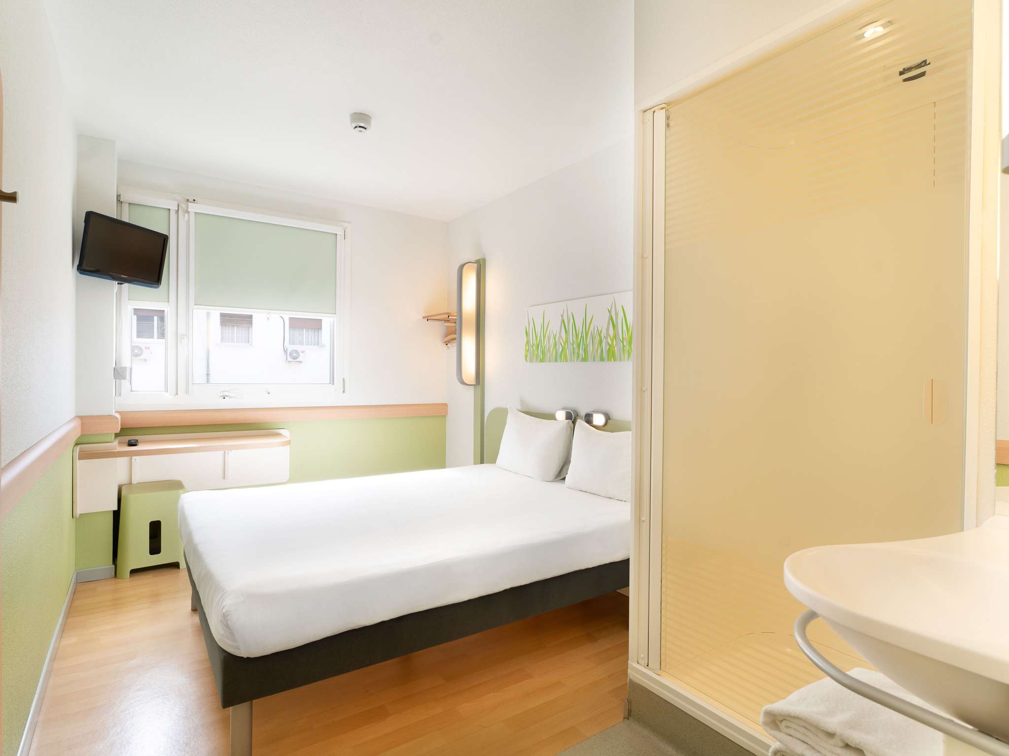 ibis hotel madrid booking