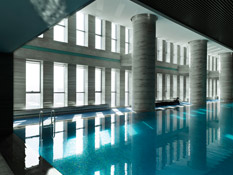 Enjoying a nice river view and 34 floors, this hotel is the highest in the city center.