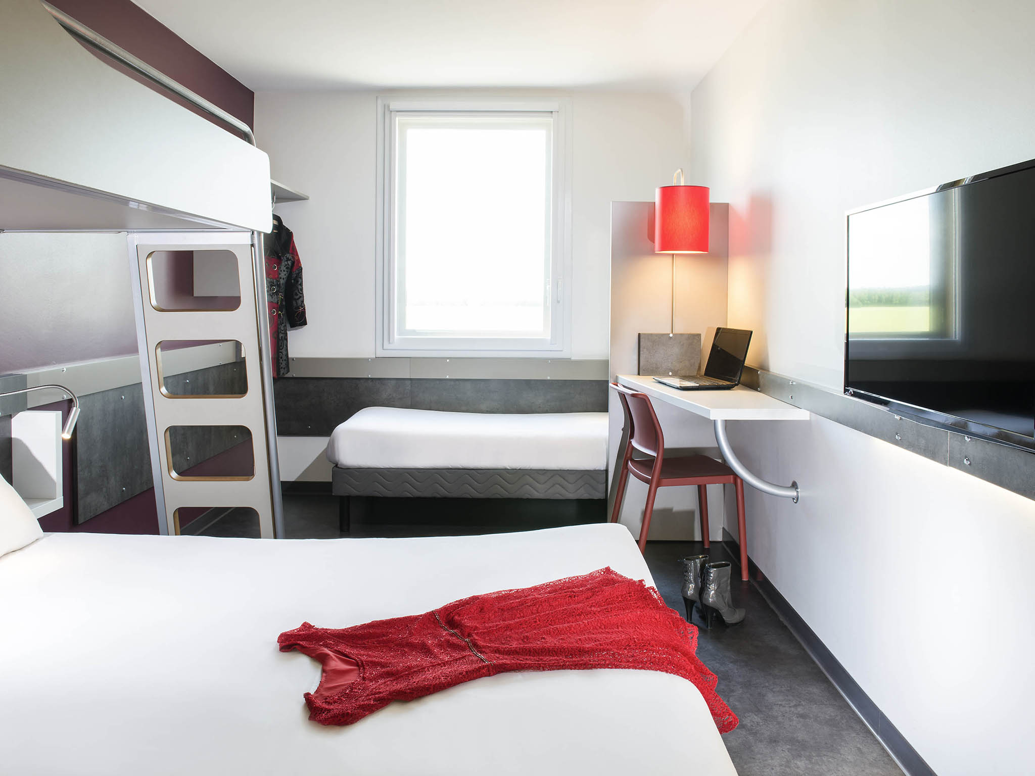 Hôtel à LYON SAINT EXUPERY AEROPORT ibis budget Aéroport Lyon SaintExupéry Hôtel à LYON SAINT EXUPERY AEROPORT ibis budget Aéroport Lyon SaintExupéry