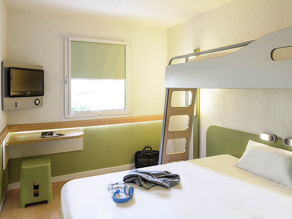 Hotel in st thibault des vignes ibis budget marne la vallée Ingerichte kamers plafond