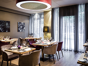 THEOS LOUNGE