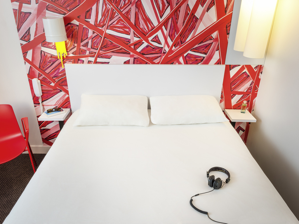 Hotel in courbevoie ibis styles paris la defense courbevoie Ingerichte kamers lichte
