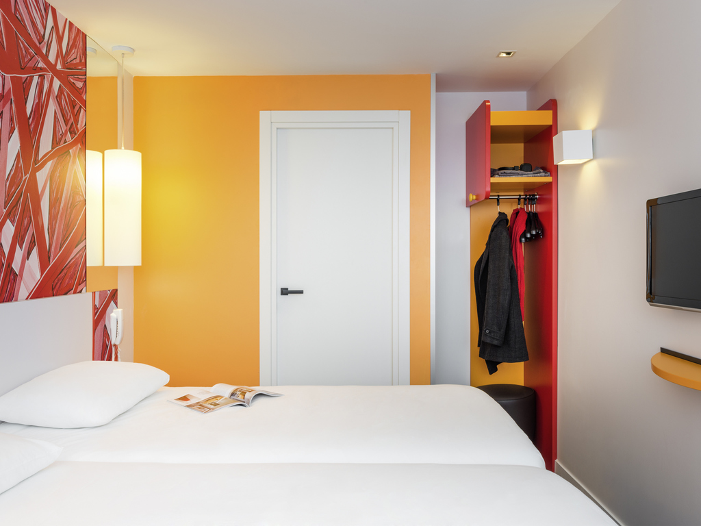 Hotel in courbevoie ibis styles paris la defense courbevoie Ingerichte kamers lichte