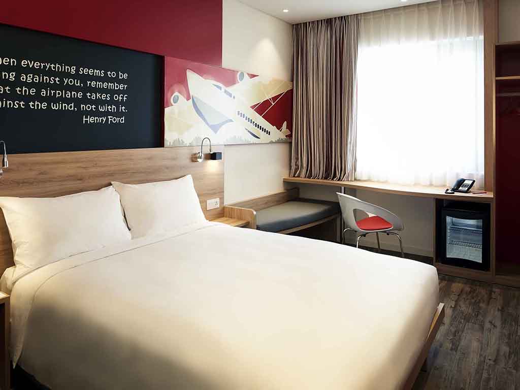 Cheap hotel Ho Chi Minh ibis Saigon Airport