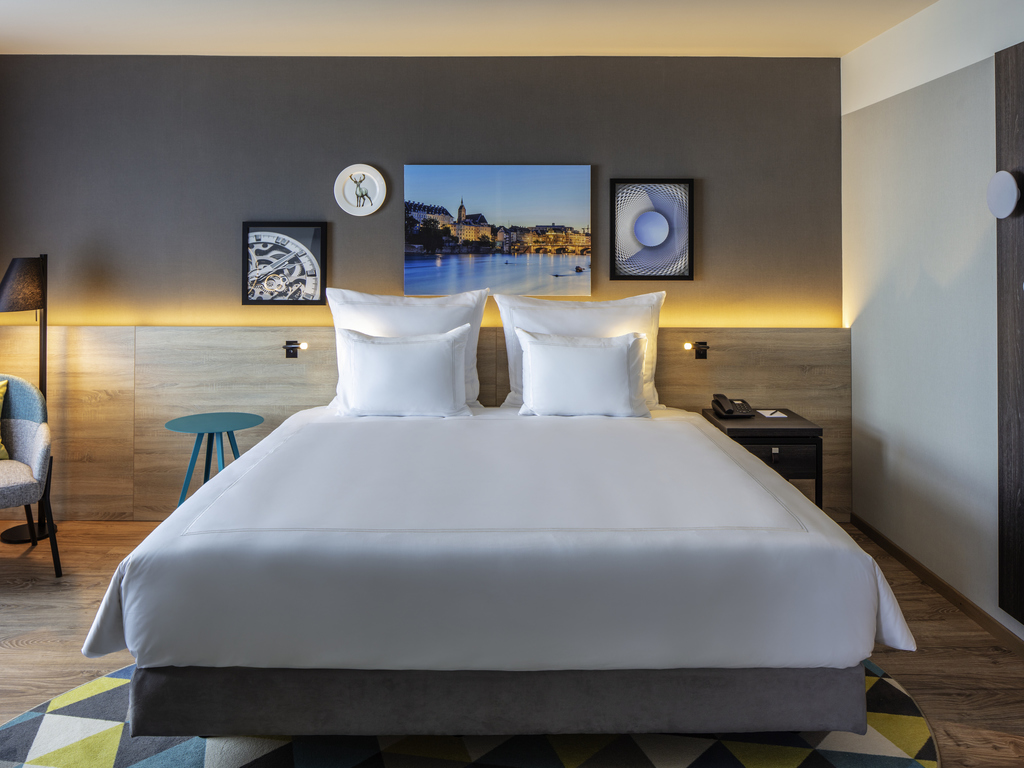 Hotel in bazel swissôtel le plaza Ingerichte kamers plafond