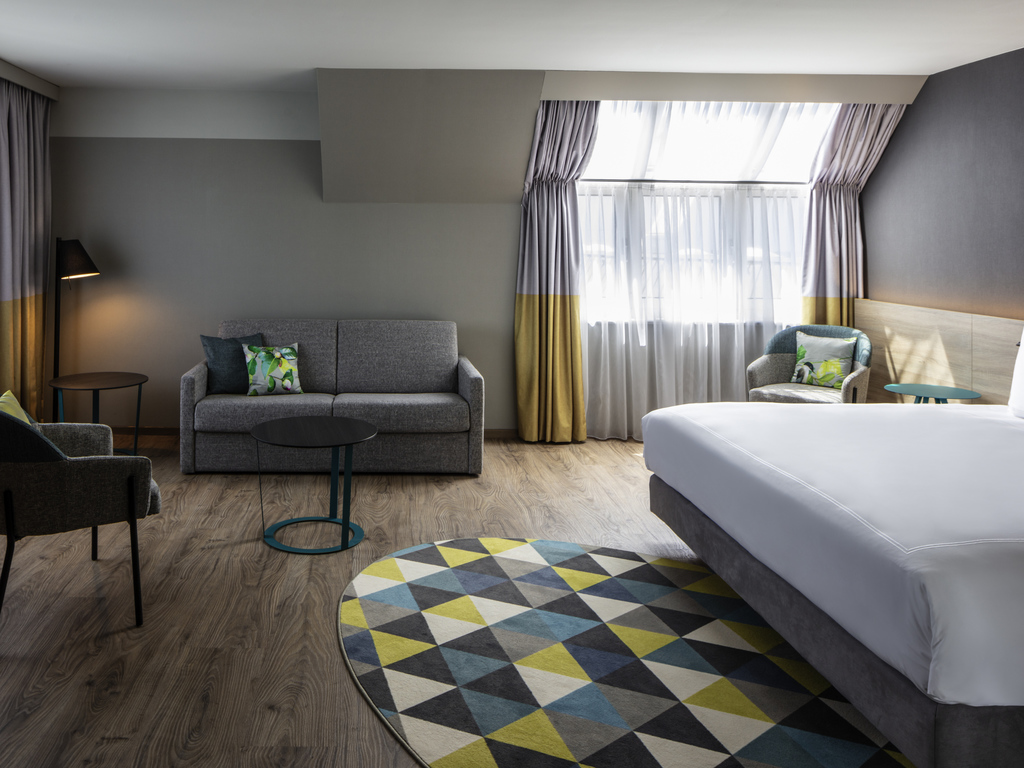 Hotel in bazel swissôtel le plaza Ingerichte kamers plafond
