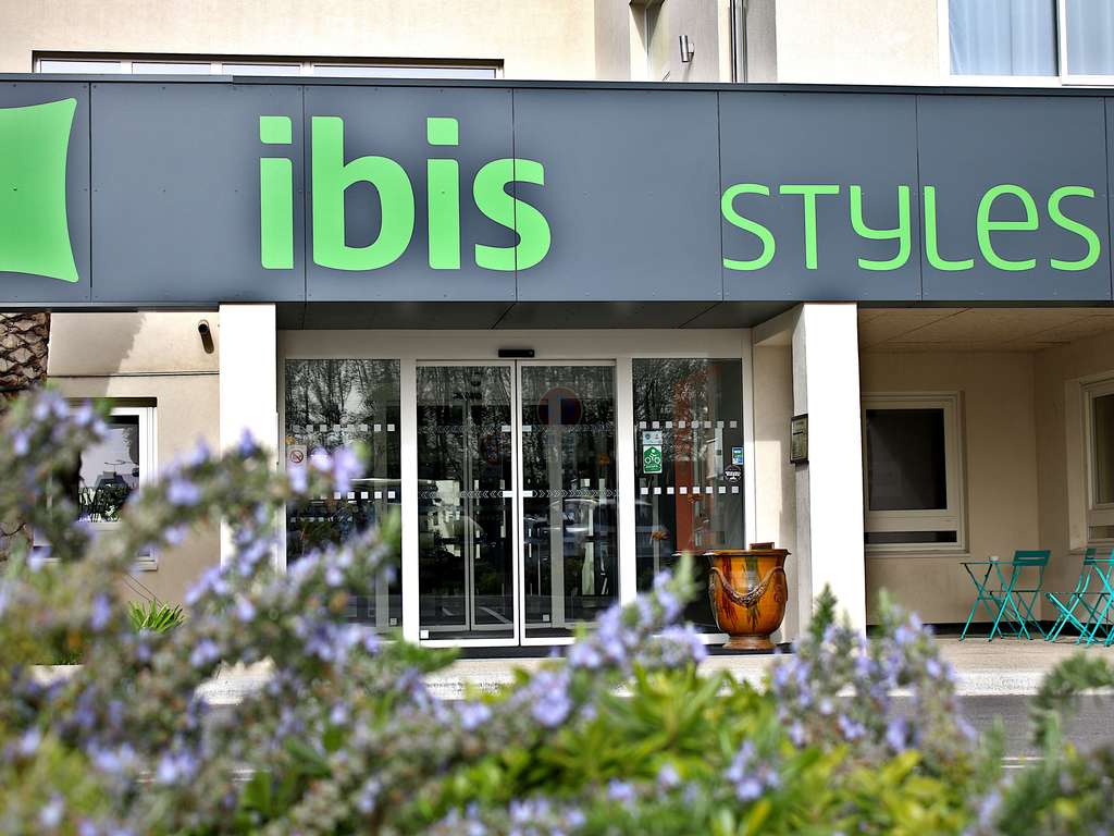 ibis Styles Avignon Sud - Image 2