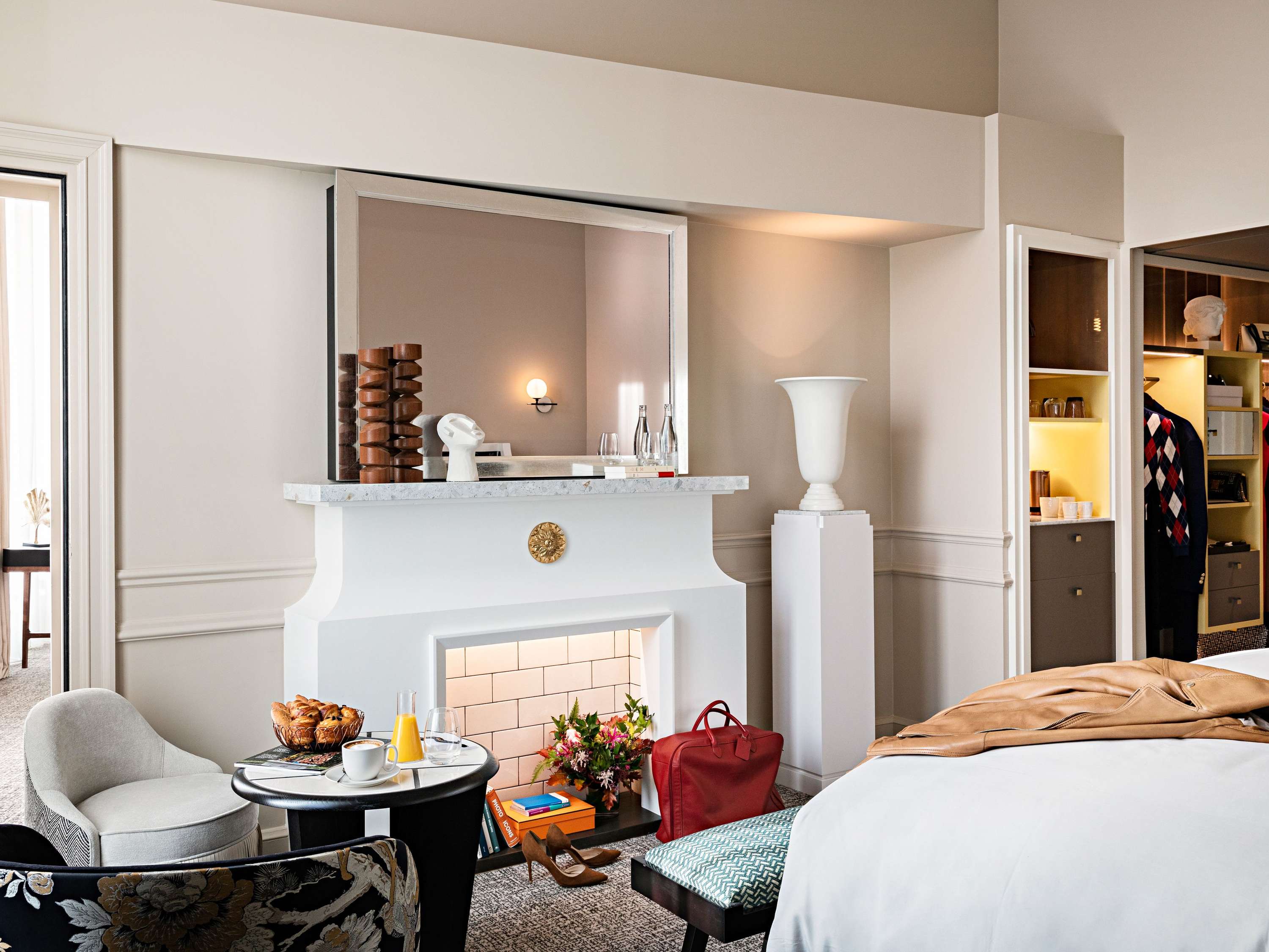SUITE OPERA, 1 Lit King Size, Grand Salon Séparé, Sofa et Bureau, Vue Boulevard et Rue Scribe — photo 3