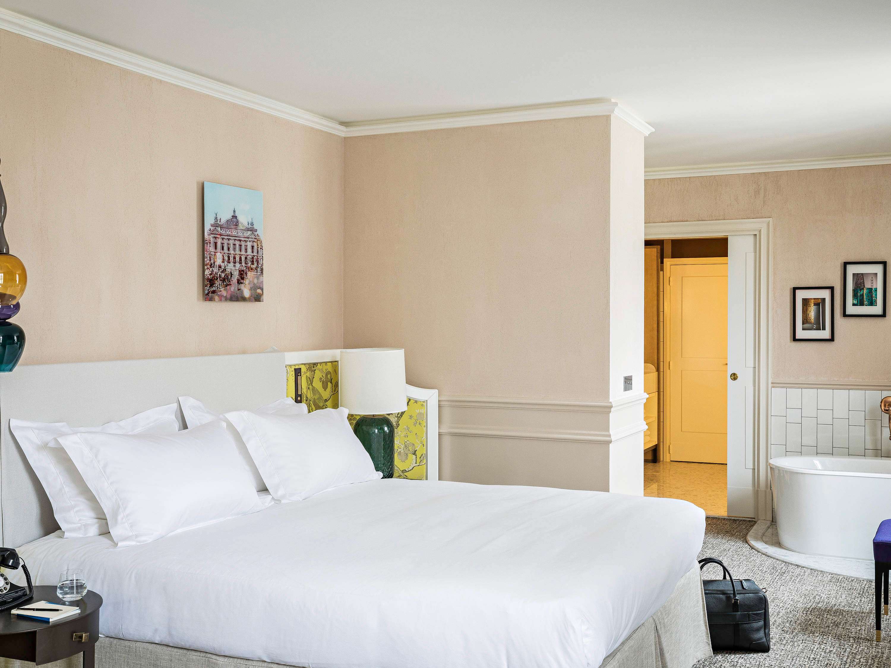 SUITE PRESTIGE TERRASSE, 1 Lit King Size, Salon Séparé, Grande Terrasse, 6ème étage, Vue Cour — photo 1