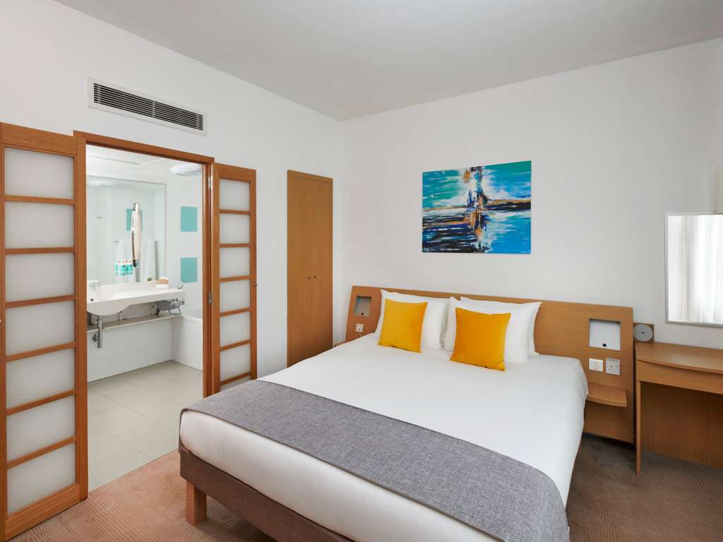 Quarto oficial do Novotel London West