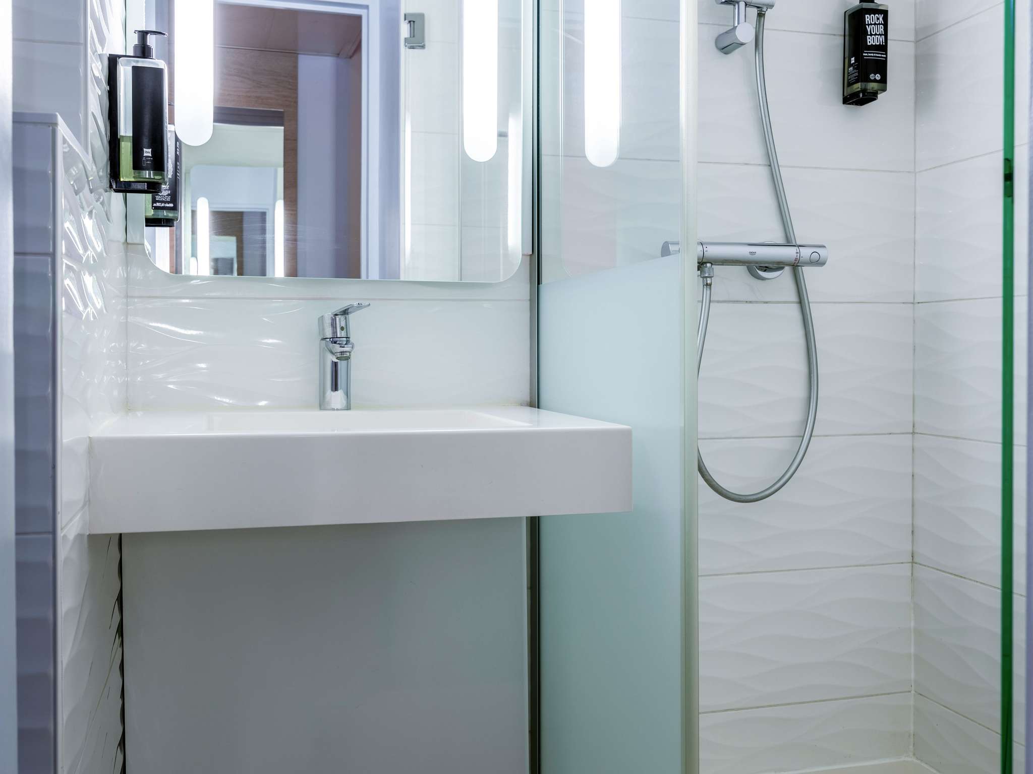 Photo - ibis Styles La Rochelle Centre Vieux Port