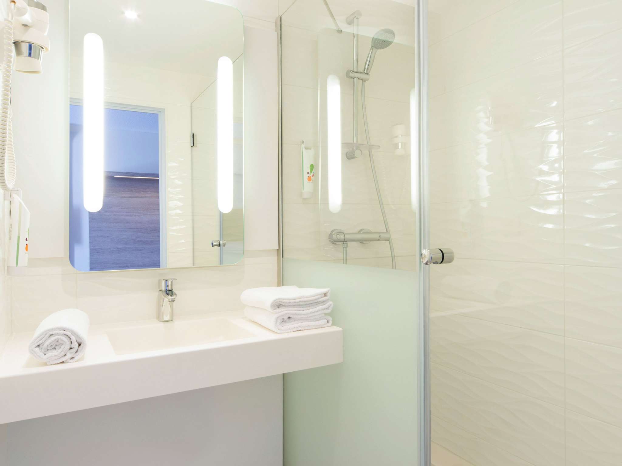 Photo - ibis Styles La Rochelle Centre Vieux Port