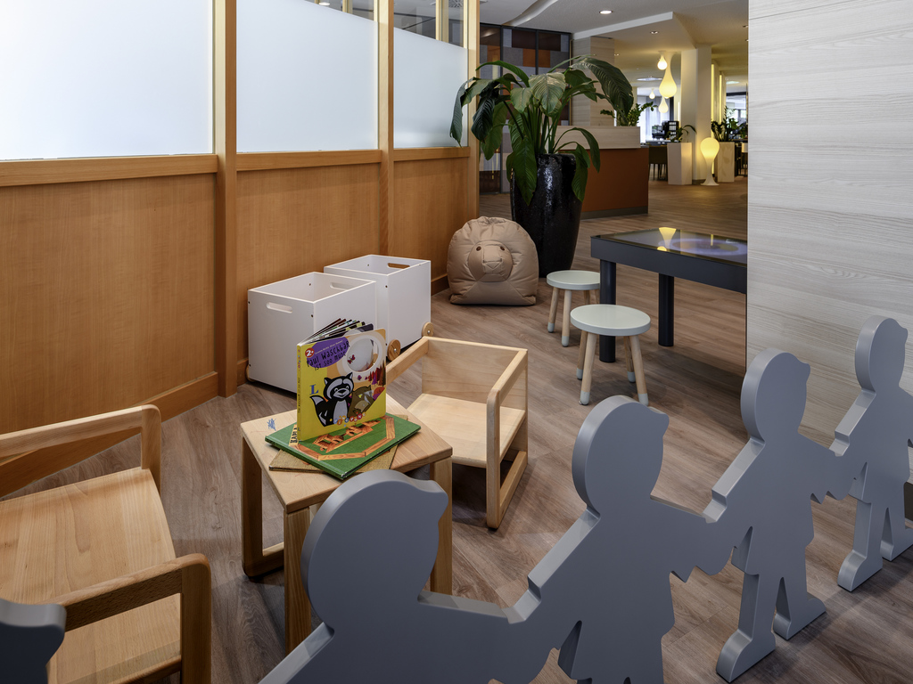 kleine zimmerrenovierung design weiss bettwasche, hotel novotel frankfurt city. book your hotel now! sauna!, Innenarchitektur