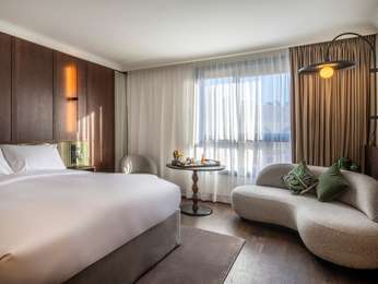 Deluxe Room with king-size bed – garden view