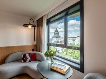 Superior Room with king-size bed – city view, photo 2
