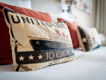 Superior room, 1 queen-size bed, 1 sofa bed, balcony, side sea view