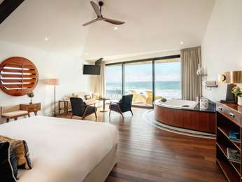 Suite de l'Armateur, 1 king-size bed, 1 sofabed, 1 corner balcony, sea view
