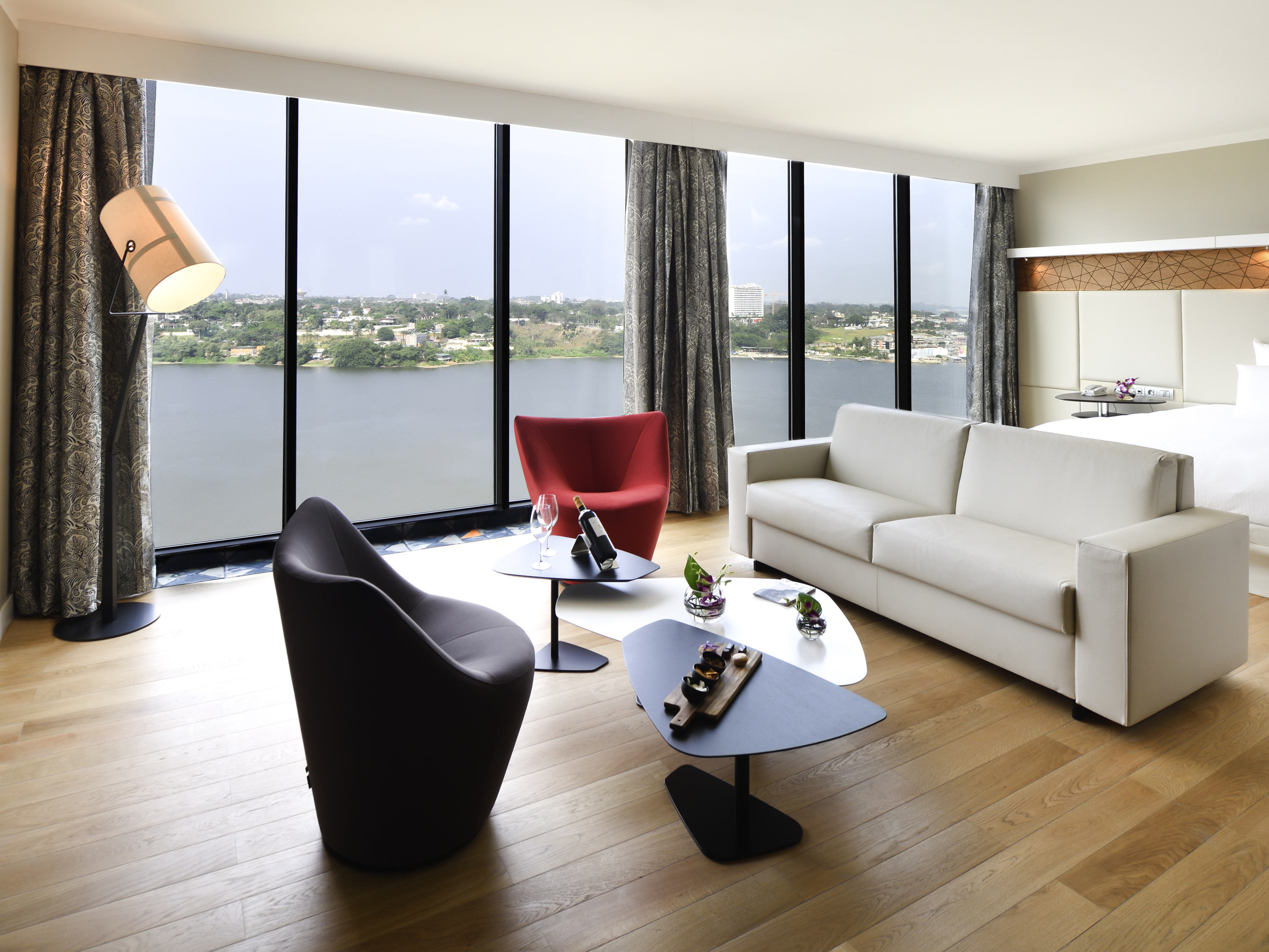 Suite Junior Premium avec lit King Size et vue sur le lagon — photo 1