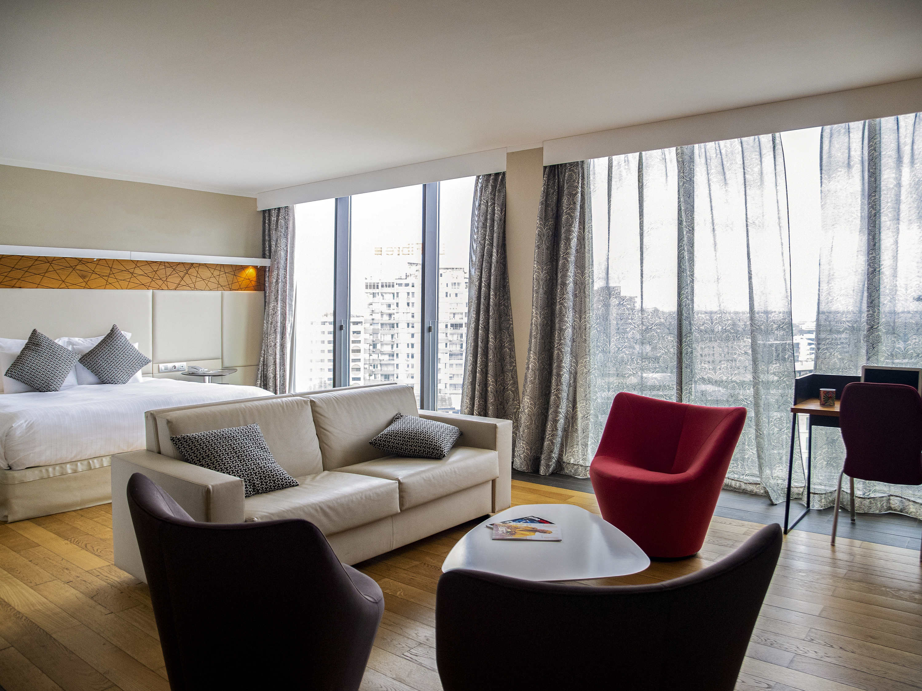 Suite Junior, 1 Lit King, vue sur la ville — photo 1