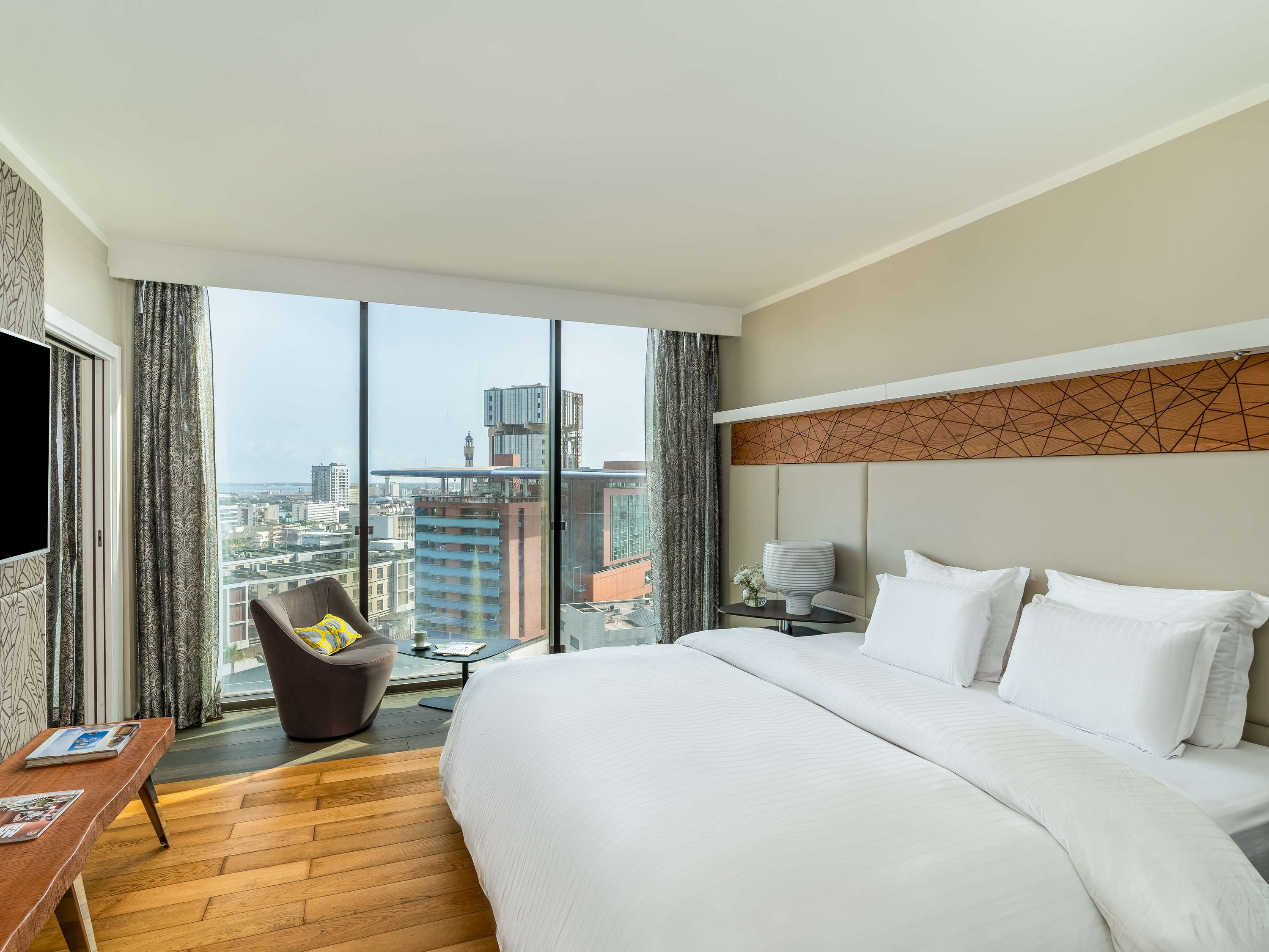 Suite Junior, 1 Lit King, vue sur la ville — photo 2