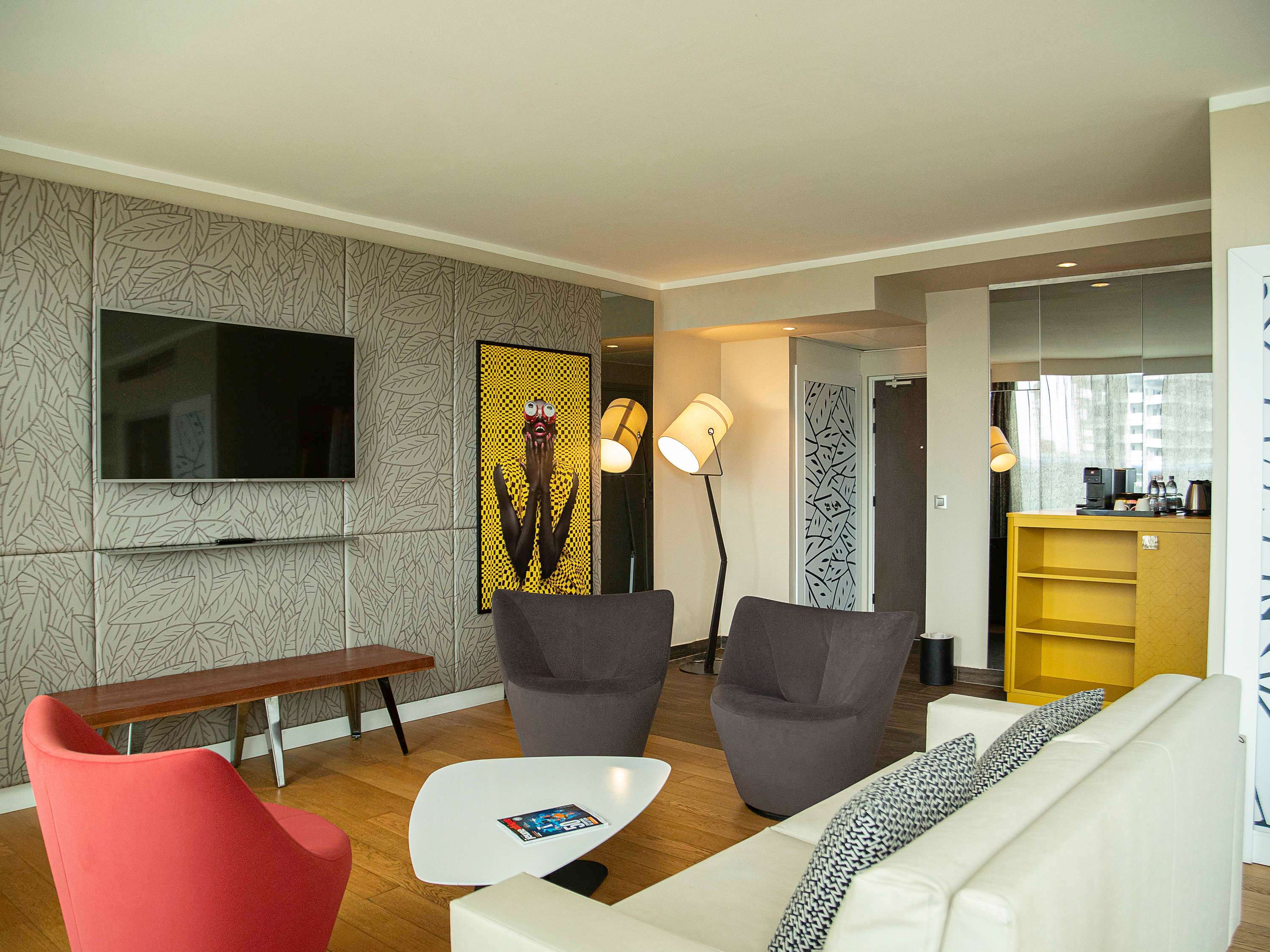 Suite Junior, 1 Lit King, vue sur la ville — photo 4