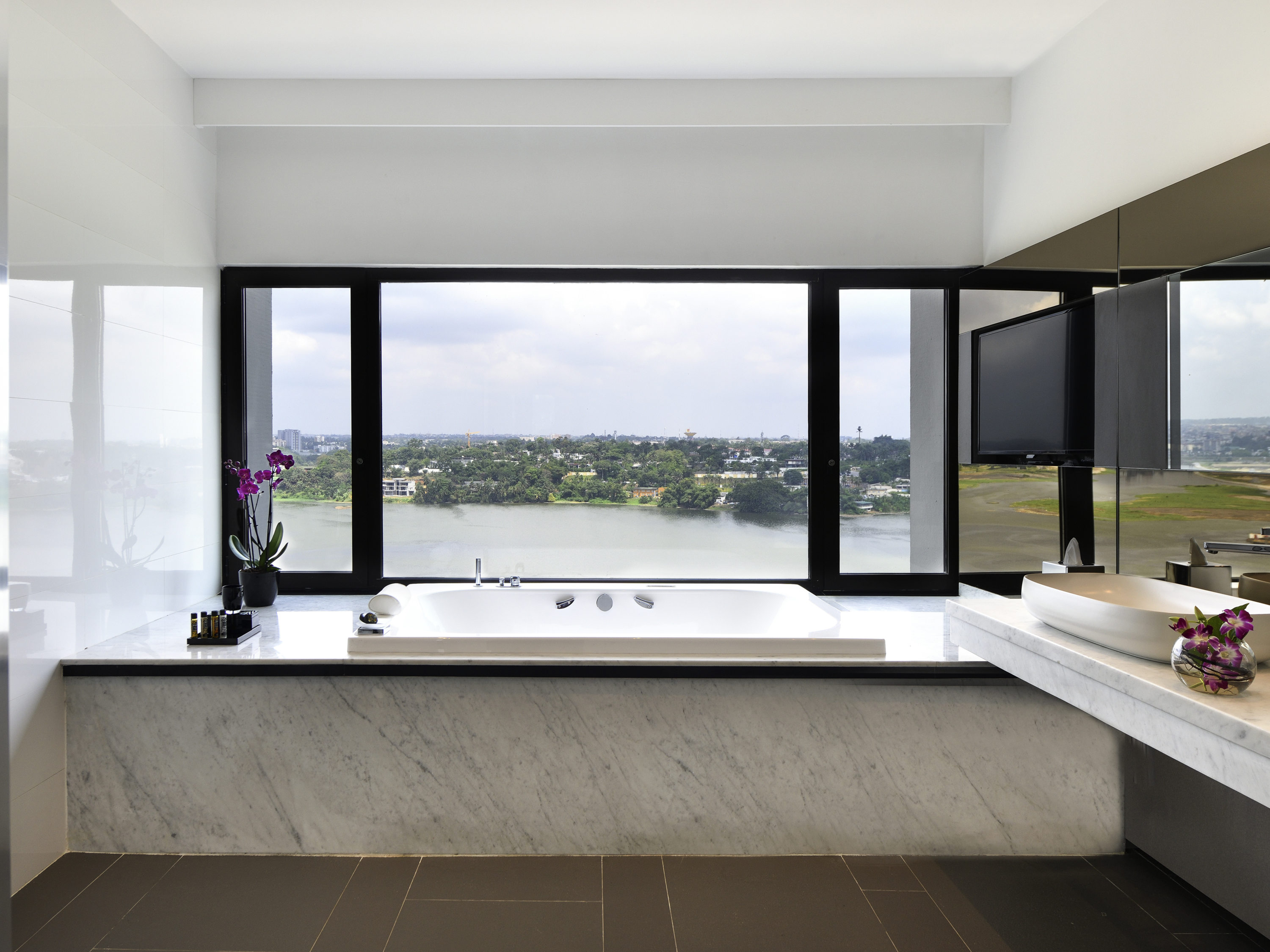 Suite présidentielle avec 1 lit king size, vue sur le lagon — photo 2