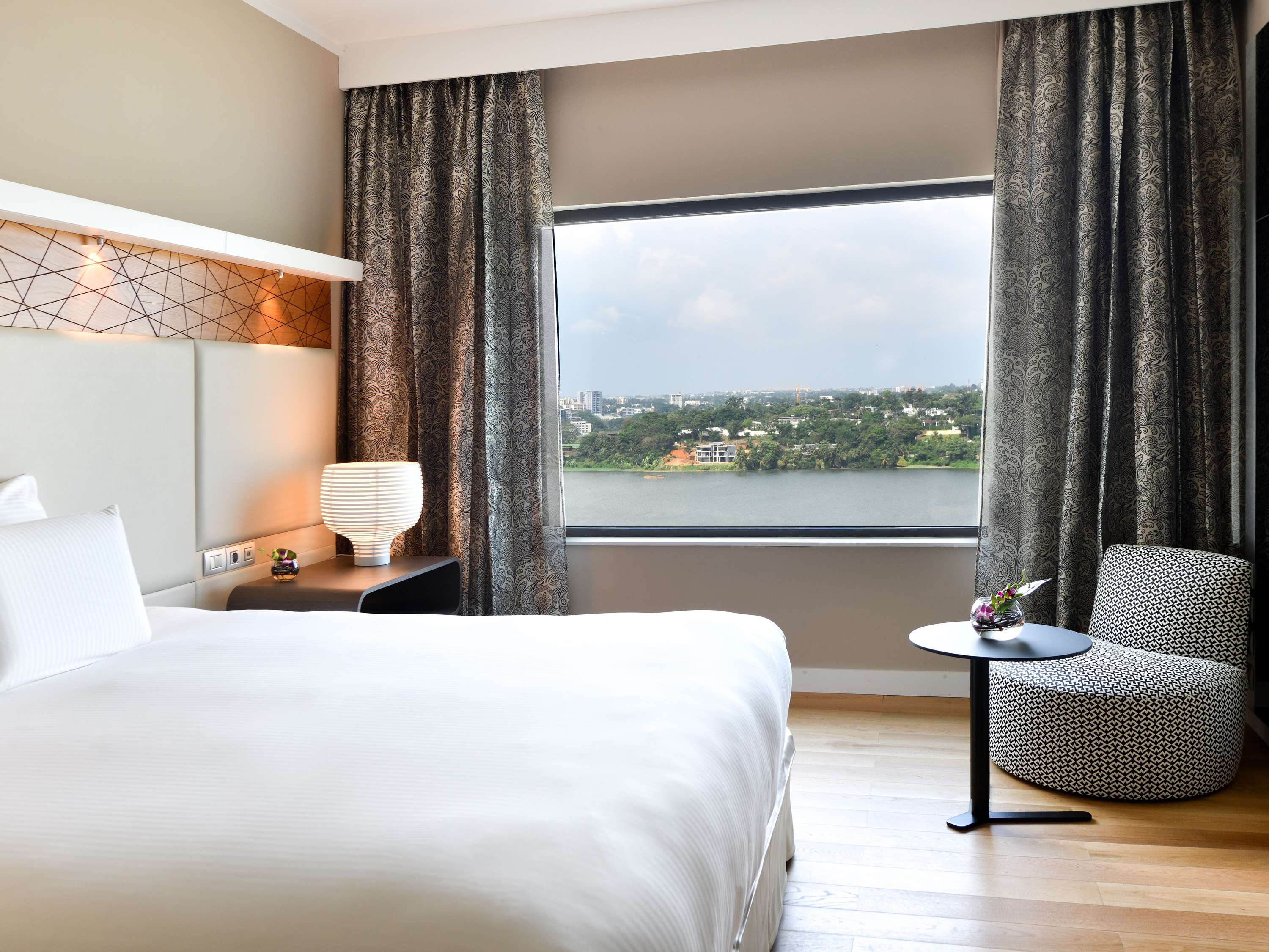 Chambre Supérieure avec 2 lits simples et vue sur la ville — photo 5