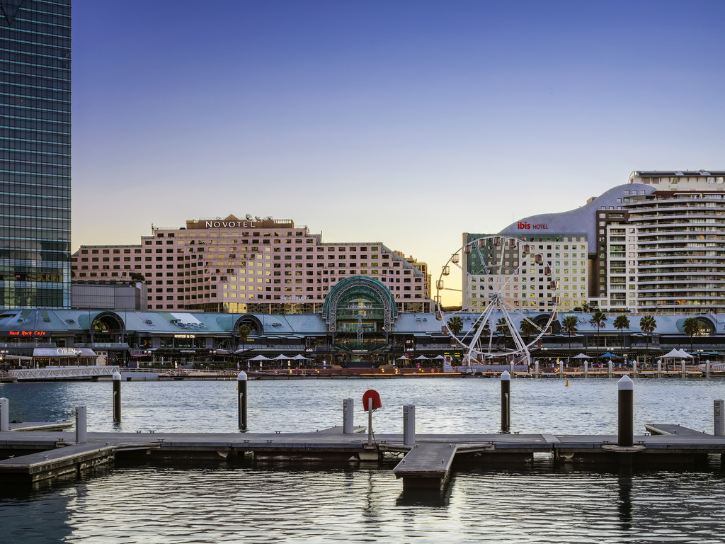 Novotel Sydney on Darling Harbour - Image 2