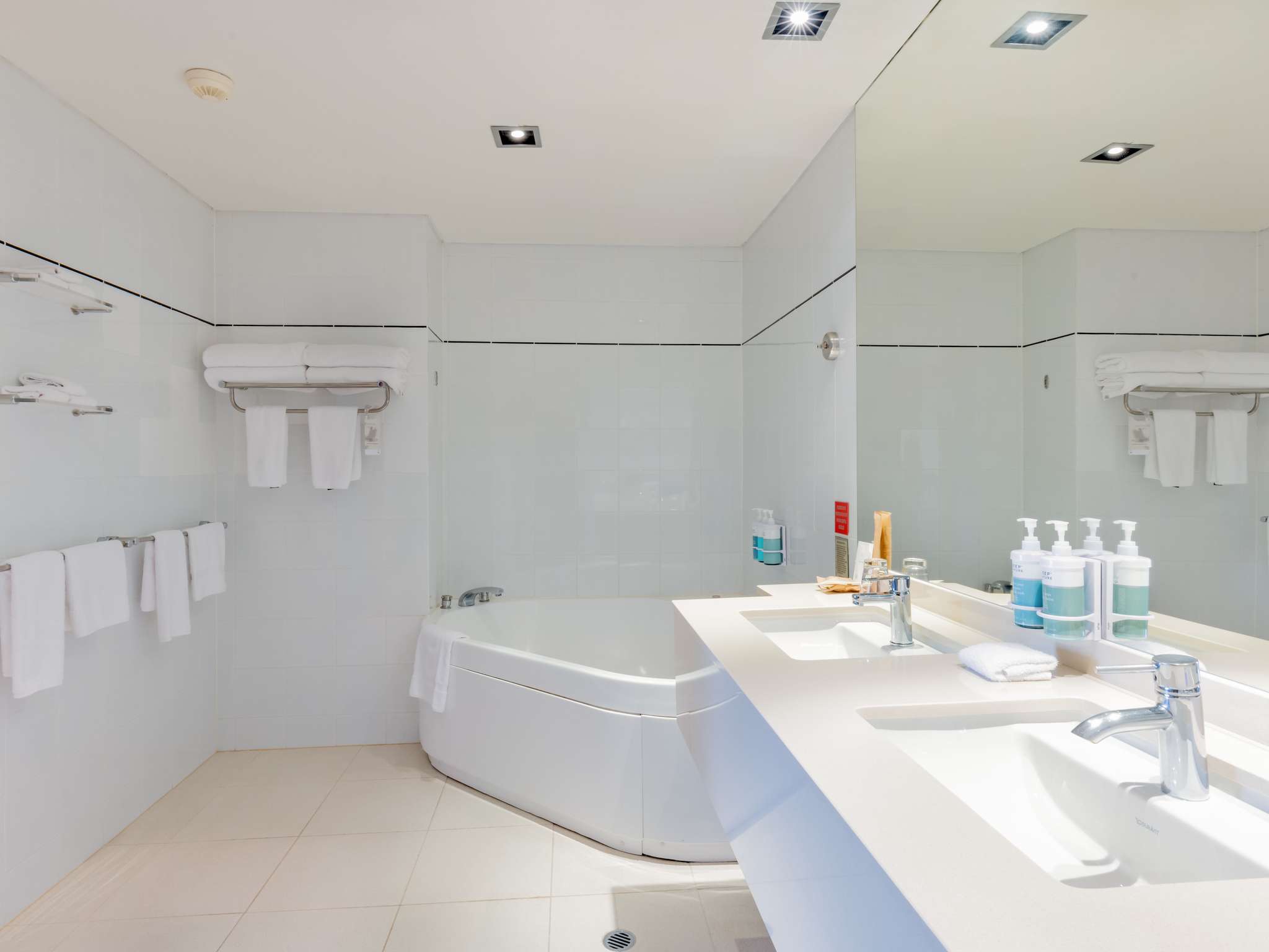 Photo - Novotel Sydney Darling Harbour