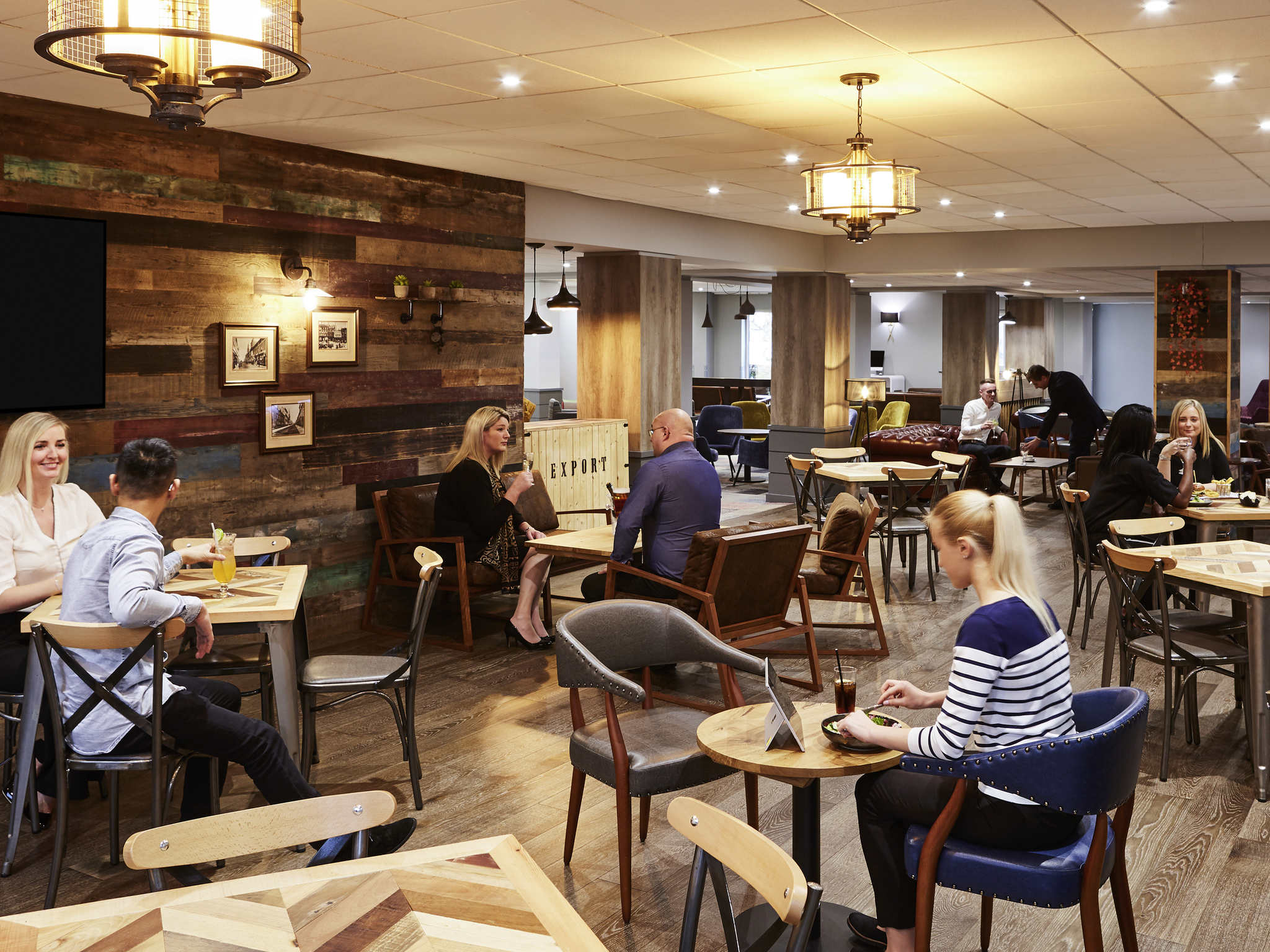 Photo - Novotel Wolverhampton City Centre