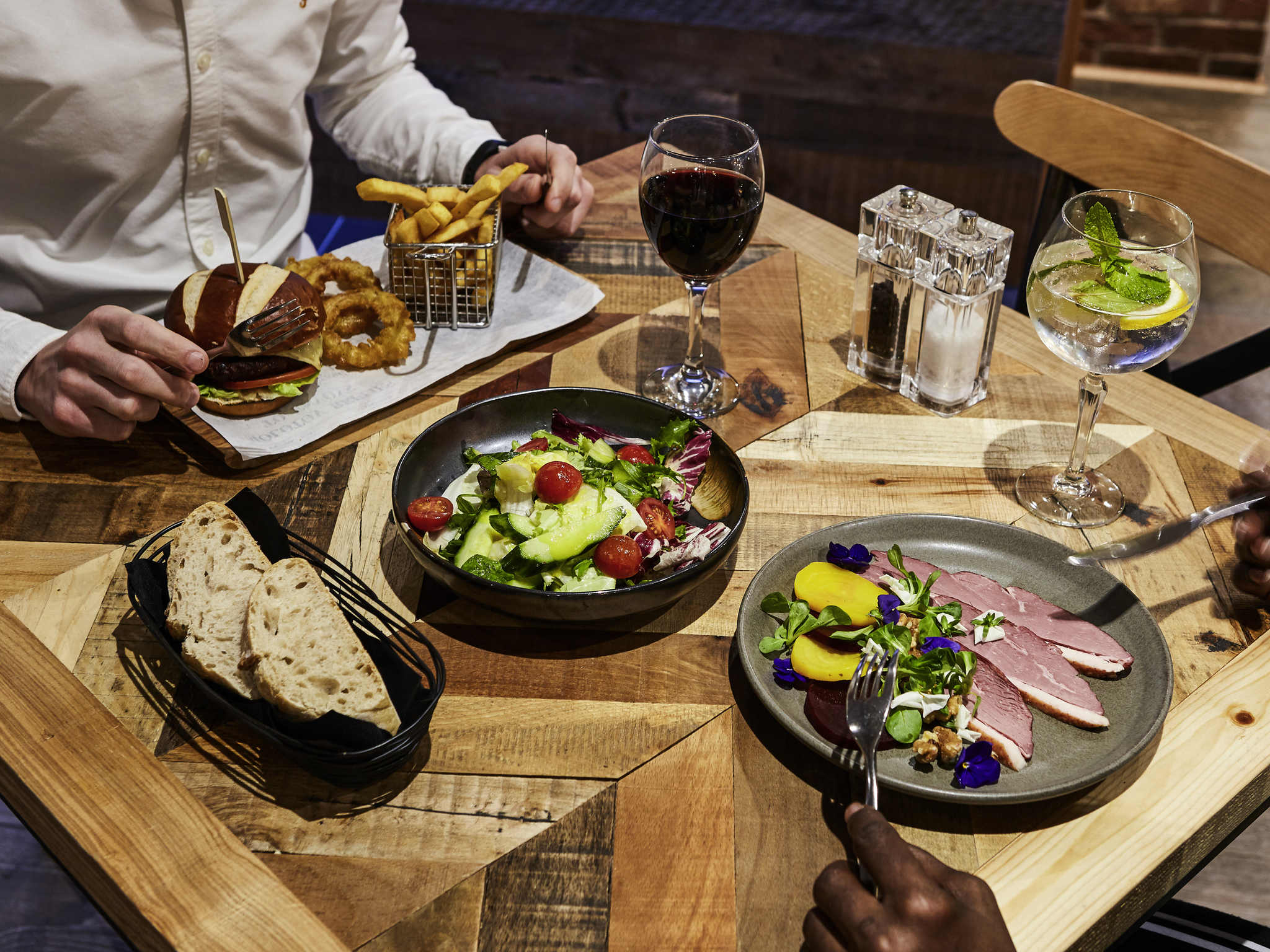 Photo - Novotel Wolverhampton City Centre