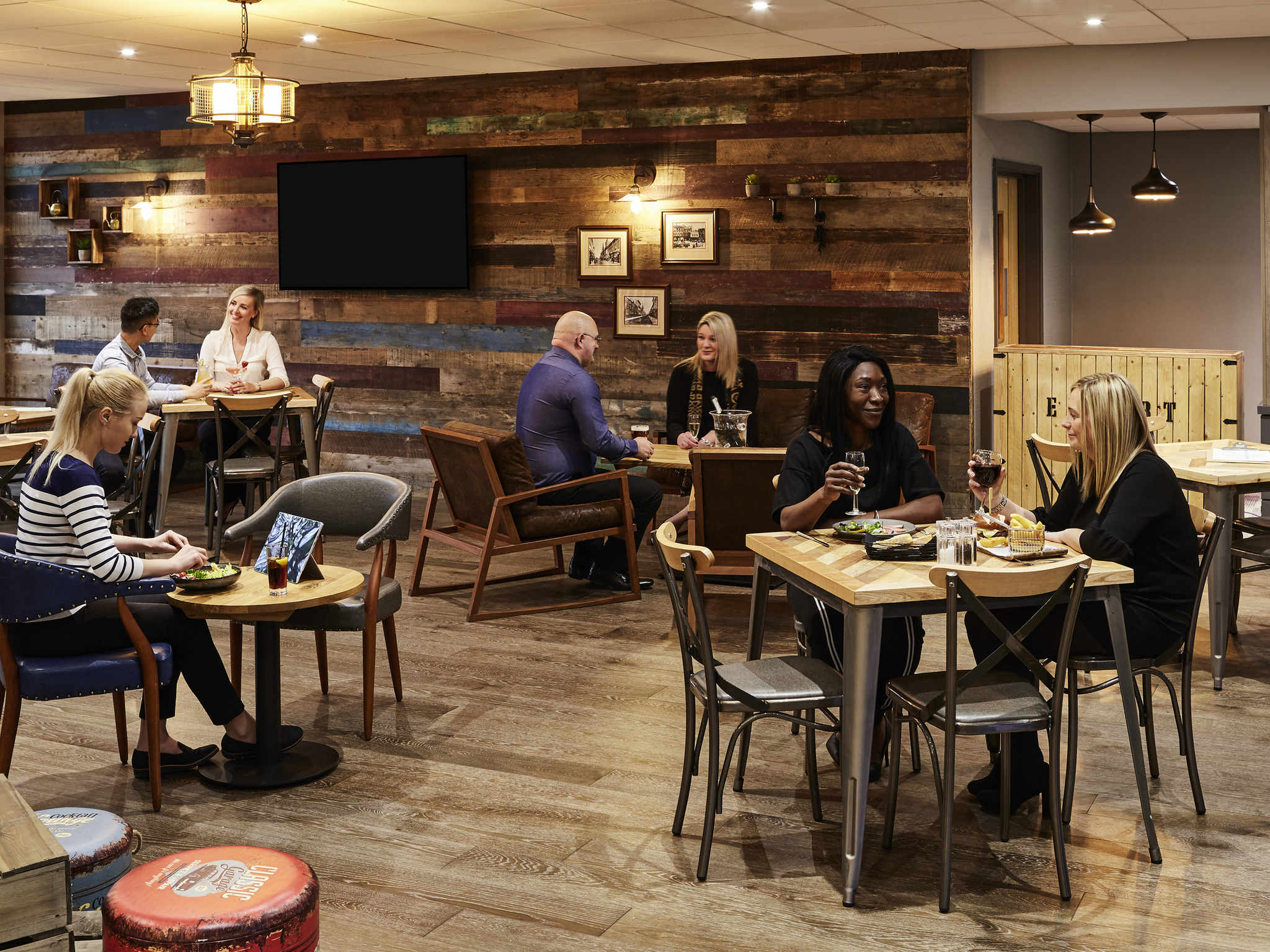 Photo - Novotel Wolverhampton City Centre