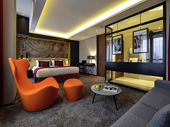 DELUXE ROOM WITH KING-SIZE BED, VIEW OF PLACE DARCY