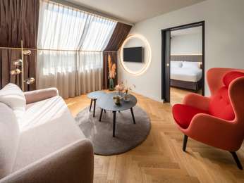 Suite with king-size bed