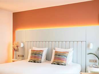 BoHEMIAN SUITE 1 King-size bed or 2 single beds, 1 double sofa convertible