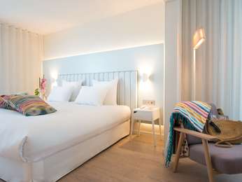 JUNIOR SUITE 1 King size bed or 2 single beds, 1 double Convertible sofa