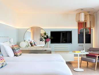 DELUXE ROOM 2 single beds, balcony