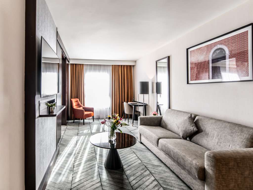 SUITE PRESTIGE, 1 Lit King, salon, étages supérieurs — photo 2