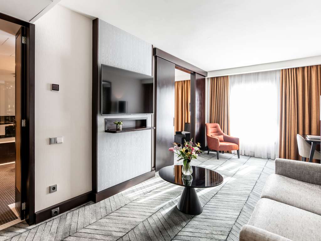 SUITE PRESTIGE, 1 Lit King, salon, étages supérieurs — photo 4