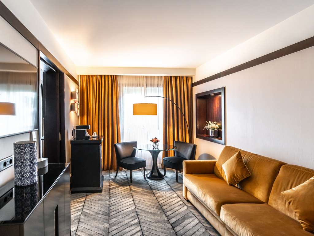 SUITE JUNIOR, 1 Lit King et salon avec canapé-lit — photo 4